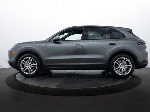 Certified 2025 Porsche Cayenne image 2
