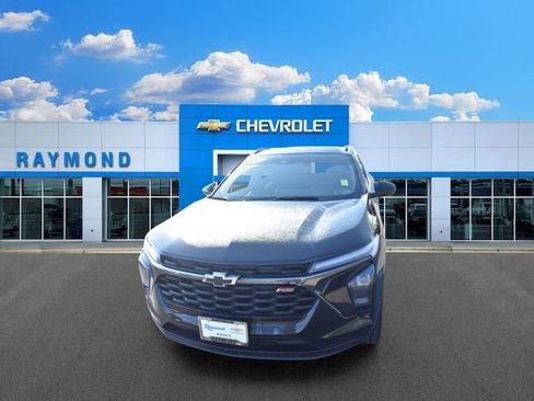 Used 2024 Chevrolet Trax RS w/ Sunroof Package FWD image 7