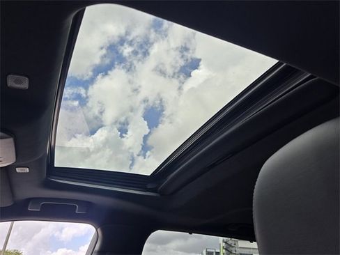 Used 2024 Toyota Highlander XSE image 18