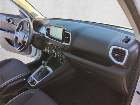 Used 2023 Hyundai Venue Limited image 27