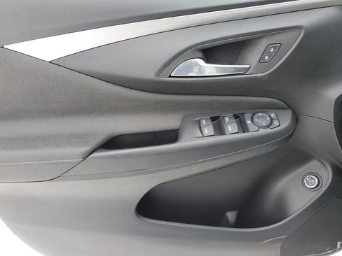 Certified 2025 Buick Envista Avenir image 26