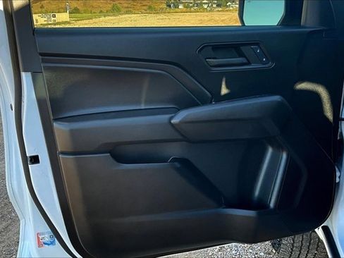 Used 2024 Chevrolet Colorado Trail Boss w/ Safety Package image 19