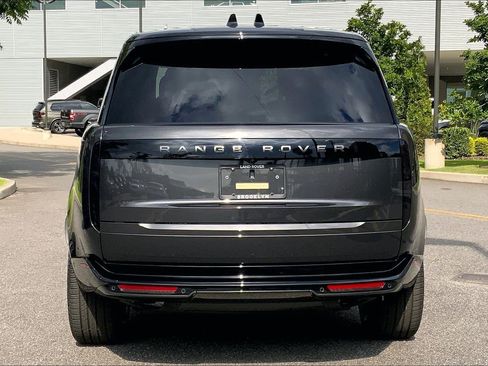 New 2027 Land Rover Range Rover Long Wheelbase SE AWD/4WD image 4