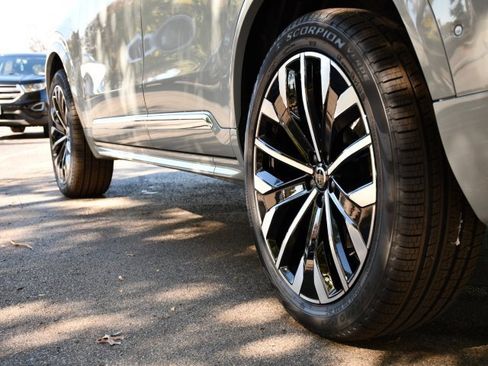 New 2026 Volvo XC90 B6 Plus w/ Protection Package Premier image 9