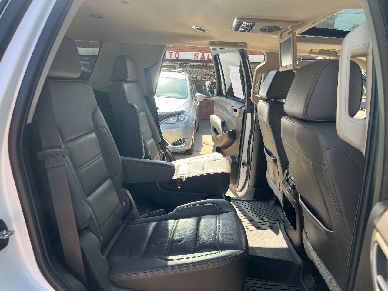 Used 2017 GMC Yukon Denali w/ Open Road Package AWD/4WD image 22
