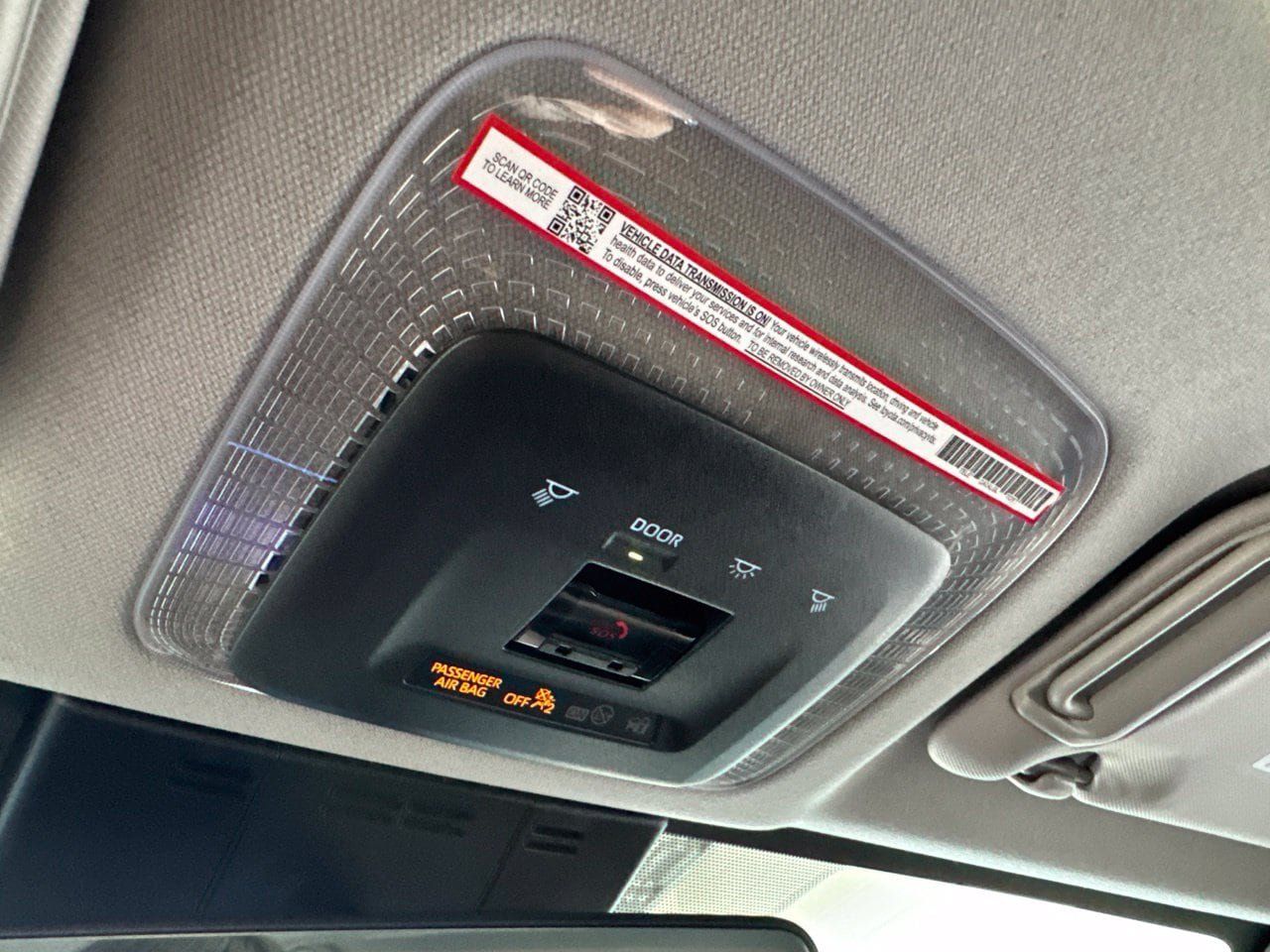 Used 2025 Toyota Prius XLE FWD image 31