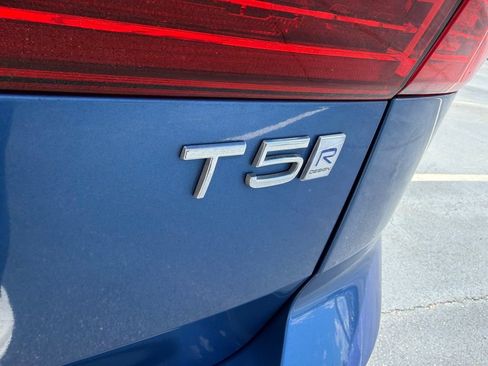 Used 2020 Volvo XC60 T5 R-Design w/ Protection Package Premier FWD image 9