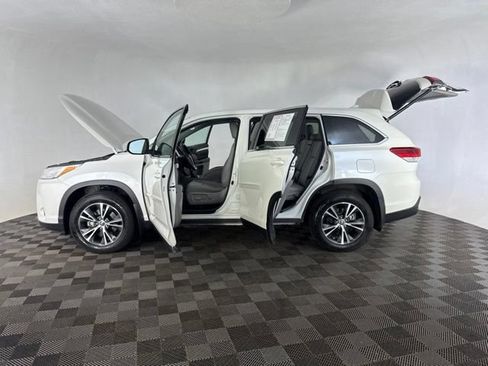 Used 2019 Toyota Highlander Plus w/ Protection Package #3 AWD/4WD image 9