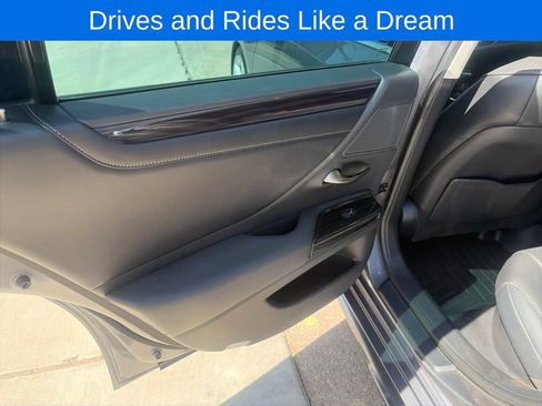 Used 2019 Lexus ES 300h w/ Premium Package FWD image 22