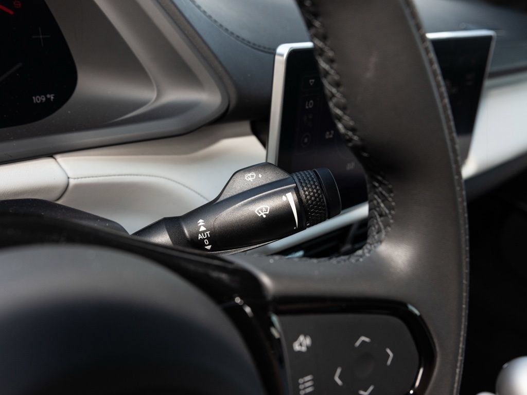 Used 2025 Lotus Emira RWD image 32
