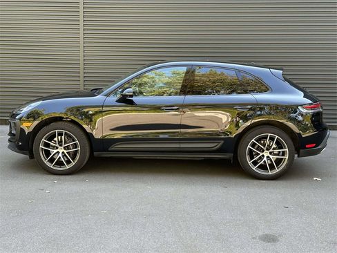 Used 2024 Porsche Macan image 2