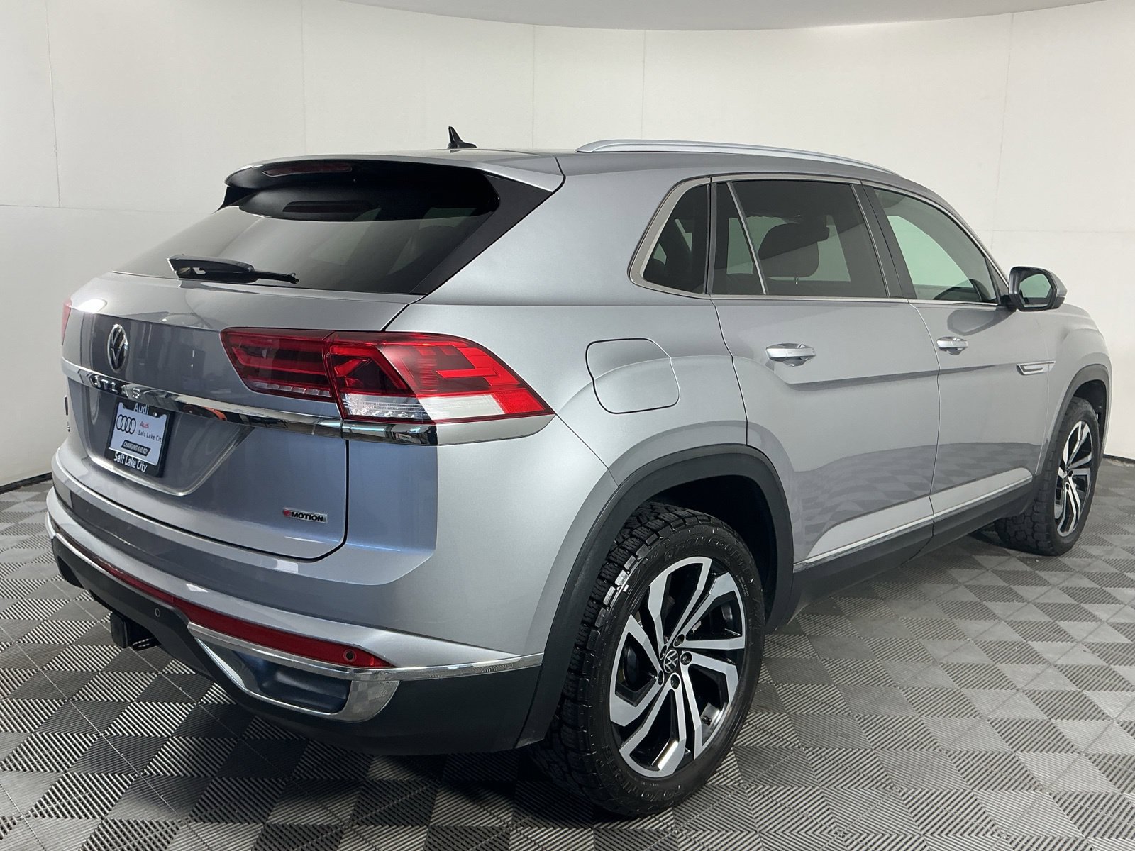 Used 2022 Volkswagen Atlas Cross Sport SEL AWD/4WD image 8