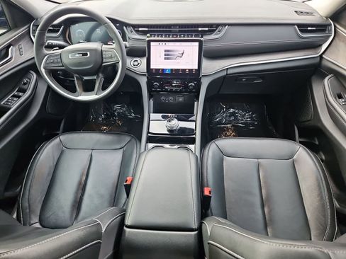 Used 2023 Jeep Grand Cherokee Limited image 16