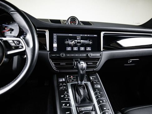 Certified 2020 Porsche Macan S AWD/4WD image 19