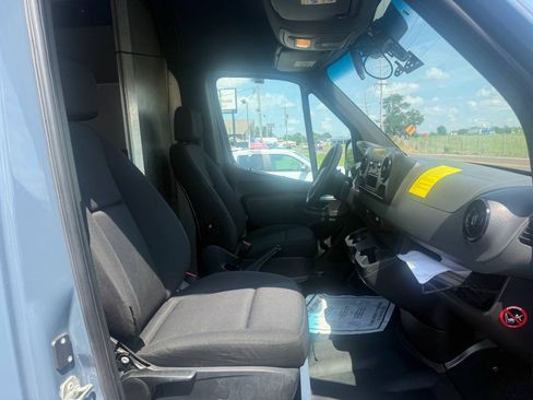 Used 2019 Mercedes-Benz Sprinter 144 image 9
