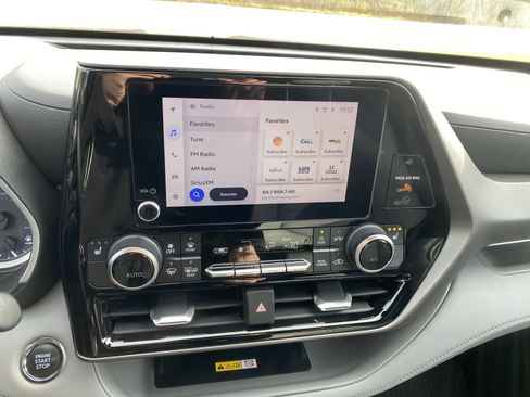 Used 2023 Toyota Highlander XLE image 18