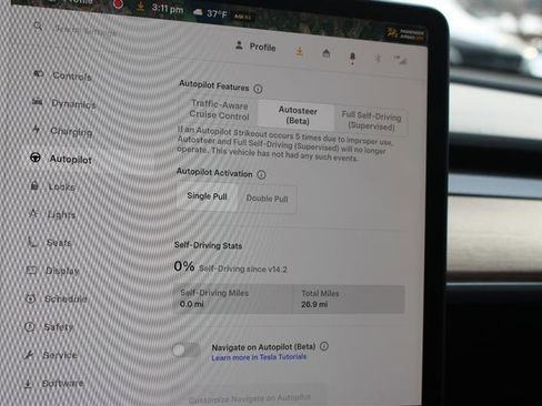 Used 2024 Tesla Model Y Long Range image 16