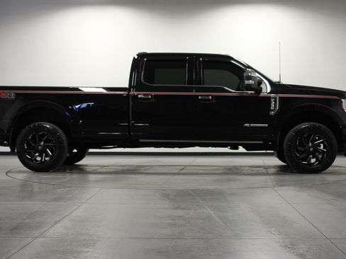 Used 2022 Ford F350 Platinum AWD/4WD image 3