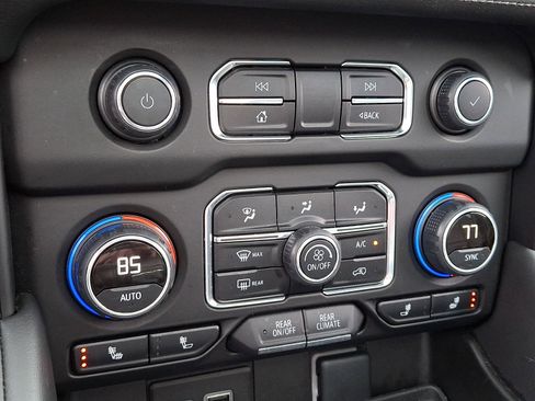 Used 2022 Chevrolet Tahoe Z71 w/ Luxury Package image 17