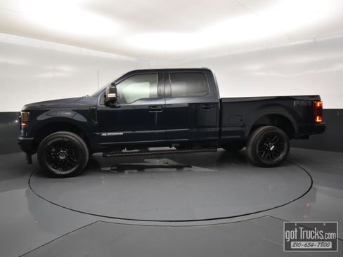 Used 2022 Ford F250 Lariat w/ Black Appearance Package image 3