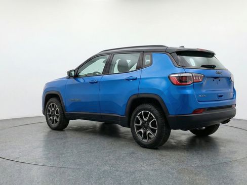 Used 2025 Jeep Compass Trailhawk AWD/4WD image 6