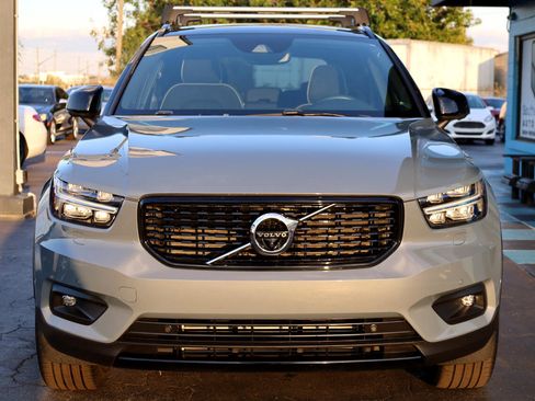 Used 2022 Volvo XC40 T4 R-Design w/ Advanced Package image 2