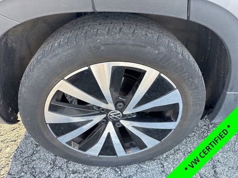 Certified 2023 Volkswagen Taos SE w/ Panoramic Sunroof Package image 10