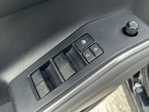 Used 2022 Toyota Highlander XLE image 19