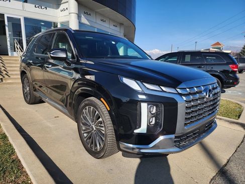 Used 2024 Hyundai Palisade Calligraphy image 3