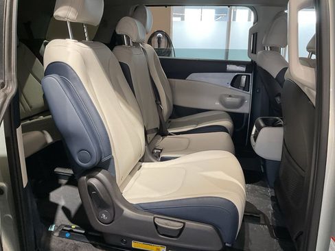 New 2026 Kia Carnival EX FWD image 23