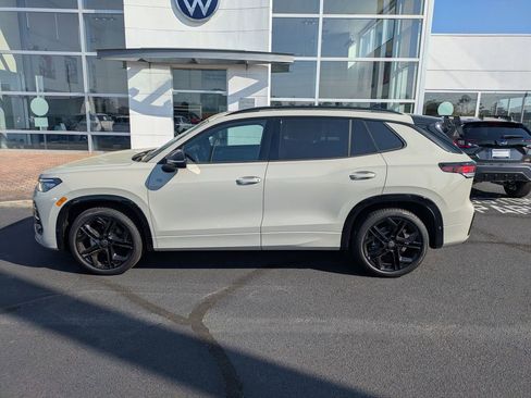 New 2026 Volkswagen Tiguan SE R-Line FWD image 8