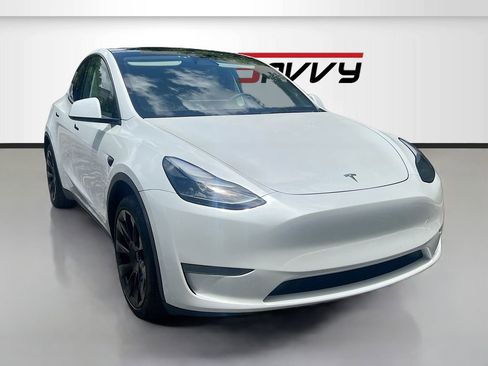 Used 2025 Tesla Model Y Long Range RWD image 1