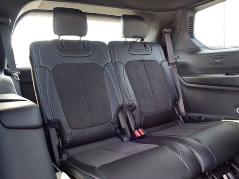 Used 2023 Jeep Grand Cherokee L Laredo image 23