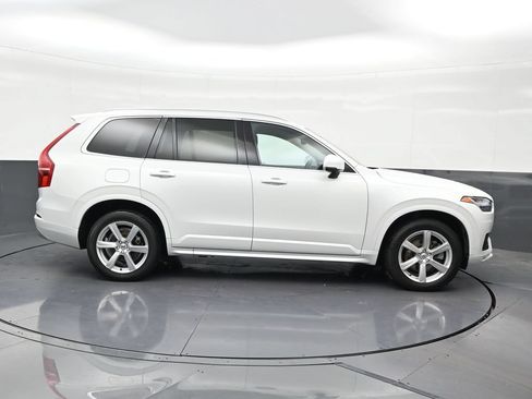 Used 2022 Volvo XC90 T5 Momentum FWD image 6