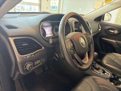Used 2019 Jeep Cherokee Limited w/ Luxury Group AWD/4WD image 15