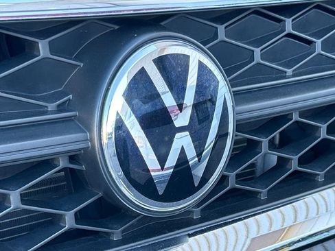 Used 2022 Volkswagen Taos SE image 36