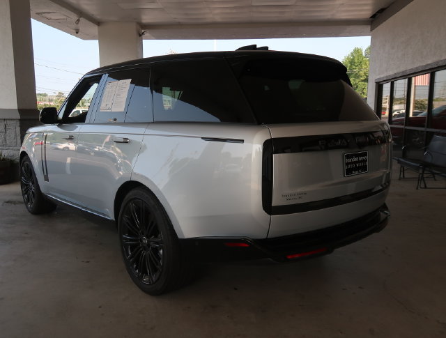 Used 2025 Land Rover Range Rover SE AWD/4WD image 5