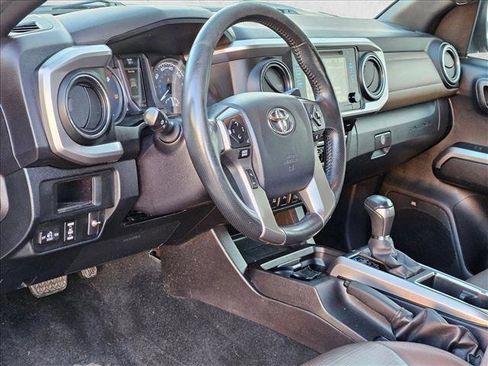 Used 2016 Toyota Tacoma Limited w/ Towing Package image 9