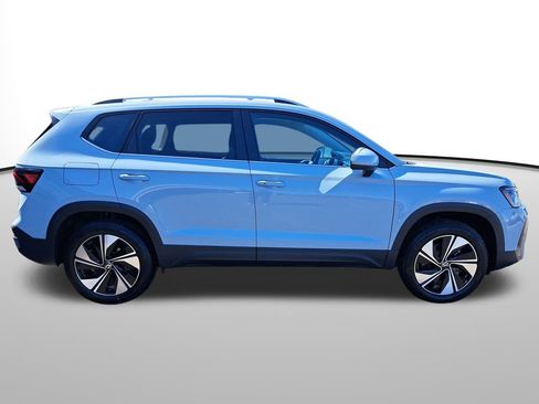 New 2025 Volkswagen Taos SE image 4