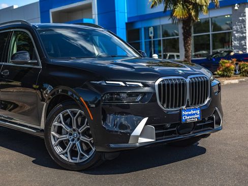 Used 2024 BMW X7 xDrive40i AWD/4WD image 3