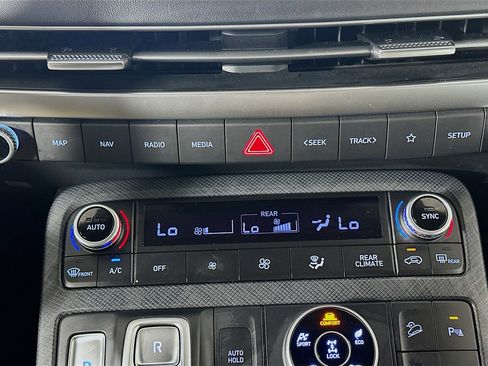 Used 2024 Hyundai Palisade Limited image 24