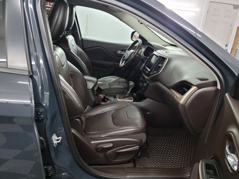 Used 2016 Jeep Cherokee Trailhawk w/ Comfort/Convenience Group AWD/4WD image 15