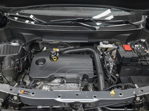 Used 2025 Chevrolet Equinox LT w/ Safety and Technology Package FWD image 11
