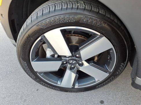 Used 2024 Hyundai Santa Fe Limited image 9