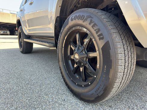 Used 2016 Toyota 4Runner SR5 Premium AWD/4WD image 5