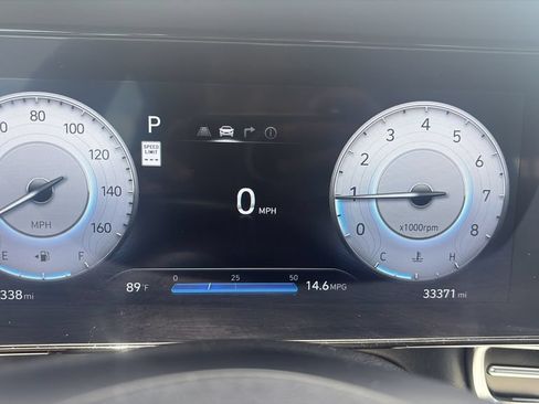 Used 2025 Hyundai Elantra Limited FWD image 23