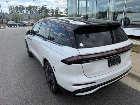 Used 2024 Lincoln Nautilus Reserve w/ Equipment Group 203A image 8