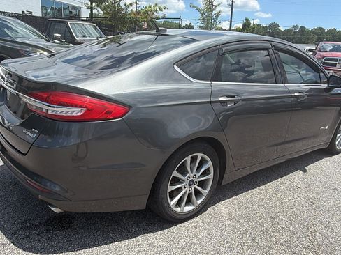Used 2017 Ford Fusion SE FWD image 8