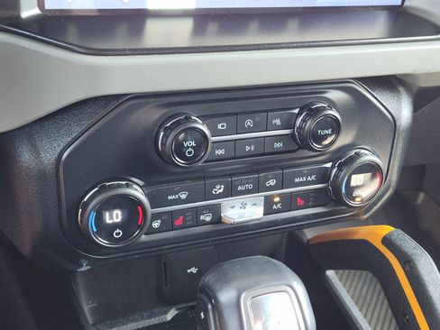 Used 2021 Ford Bronco Badlands image 19