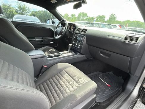 Used 2011 Dodge Challenger RWD image 29